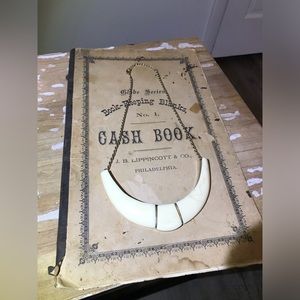 Vintage cream collar necklace Free People Release Selected by Anna Corrina